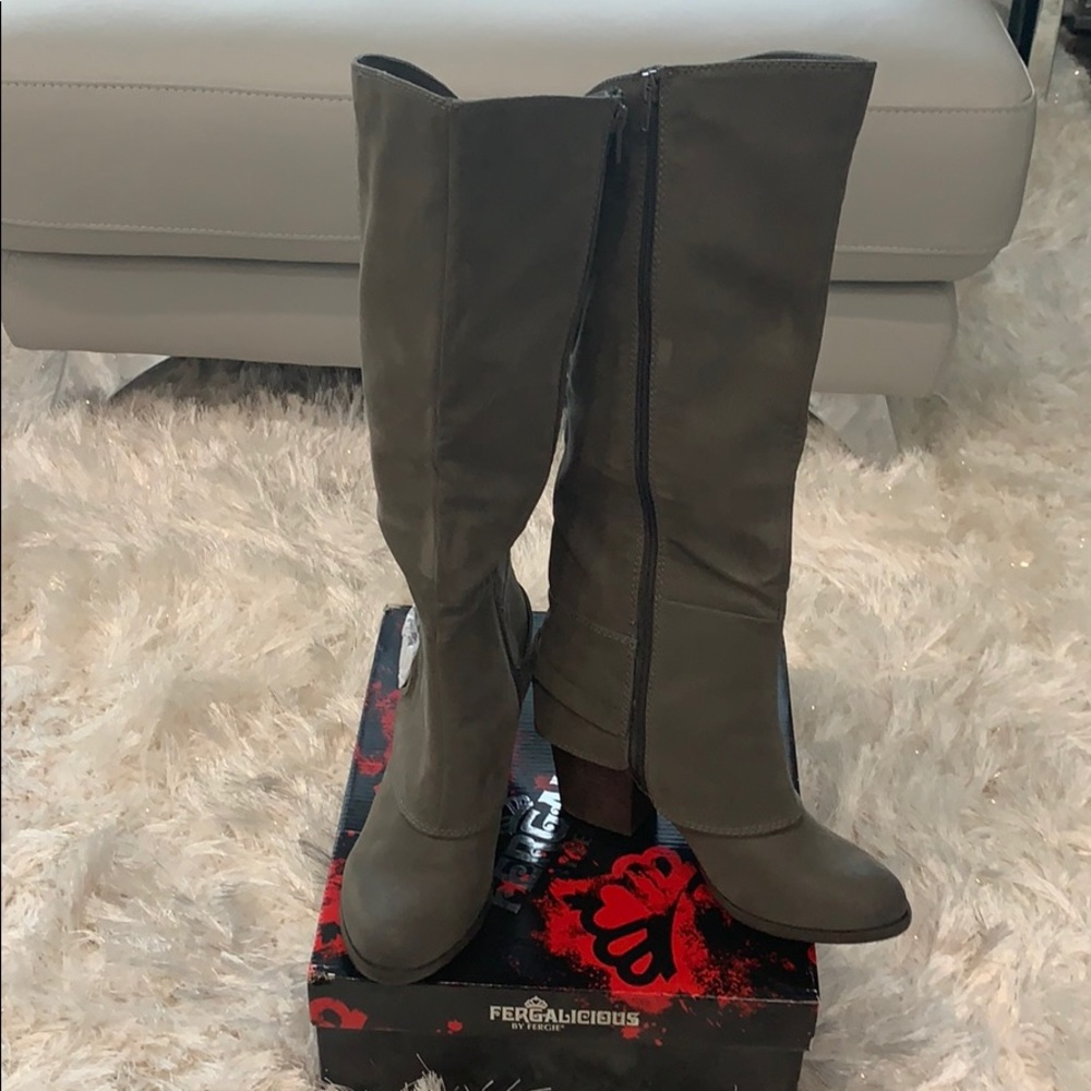 NIB FERGALICIOUS LEXY GREY BOOT